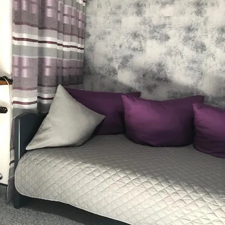 Haus Hubertus - Zimmer - Kueche - Speiseraum Bed & Breakfast Jerzens