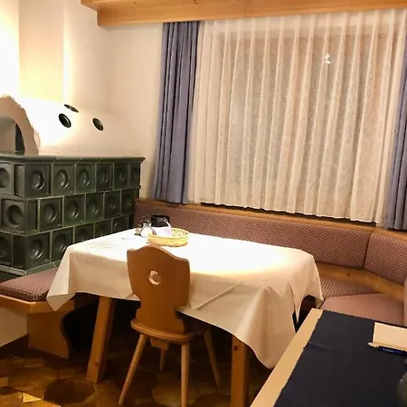 Haus Hubertus - - Küche - Speiseraum