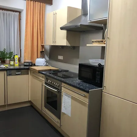 Haus Hubertus - Zimmer - Kueche - Speiseraum Bed & Breakfast