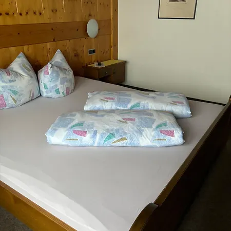 胡贝图斯住宿加早餐旅馆 3* 耶岑斯