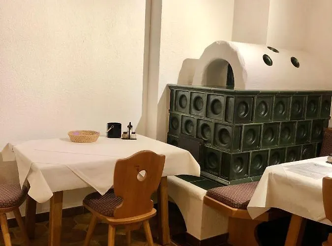 Haus Hubertus - - Küche - Speiseraum Frühstückspension Jerzens